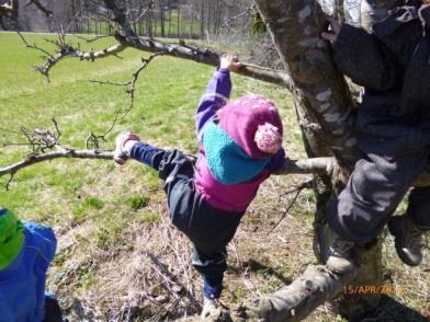 Kropp, bevegelse og helse: Å få klatre og bevege seg fritt er godt for kropp og sjel. Barn er fysisk aktive og de uttrykker seg mye gjennom kroppen.