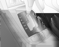 Kjøring og bruk 125 Automatgir Automatgiret tillater automatiske girskift (automatisk modus) eller manuelle girskift (manuell modus). Girdisplay Modus eller valgt kjøretrinn vises i girdisplayet.