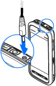 Kom i gang 2. Sett inn batteriet. 3. For å sette dekselet på igjen retter du først de øvre låsesperrene mot de riktige plassene og trykker deretter ned dekselet til det sitter på plass.