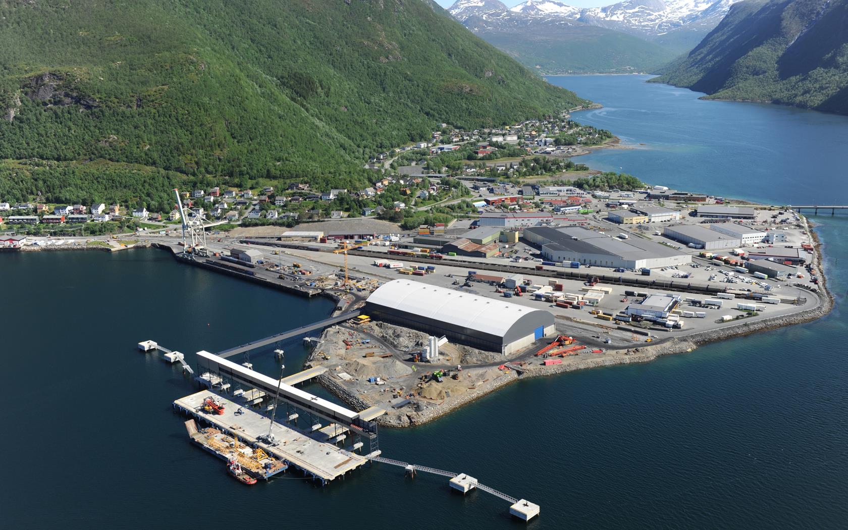 «The Narvik Terminal» 350 m deep-water Quay with RoRo Facilities, Gantry Crane
