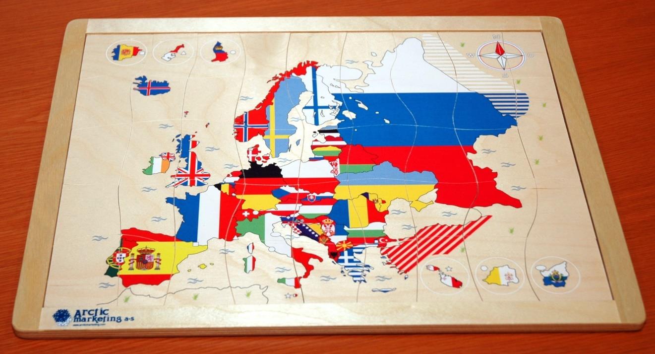 Euro Puzzle Varenummer: 40003 Puslespill i tre med 45 brikker og 3 plansjer med informasjon om navn, landkoder, hovedsteder, de største elvene samt
