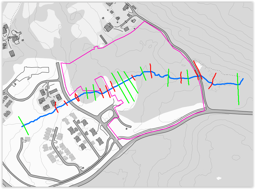 13 Figur 7: Kart viser oppmålte tverrprofiler av landmåleren (rødt), tilleggstverrprofiler fra digitalt kart (grønt) og reguleringsgrense ( rosa). 3.1.4 Manningstall (hydrauliske ruhetsverdier) Alle typer energitap som påvirker vannstanden langs elveløpene er samlet i en enkelt faktor: Manningstall.