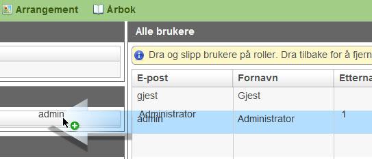 Legg til bruker i rolle For å legge til en bruker i en rolle drar man brukeren med musepekeren fra listen på høyre side over