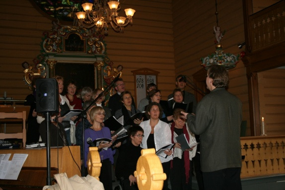 Repertoaret spenner seg fra rolige ballader til heftige og rytmiske låter. Koret øver fast i Åmot Kirke. Til øvelsene er koret akkompagnert av piano, men til opptredene er det som oftest et band med.