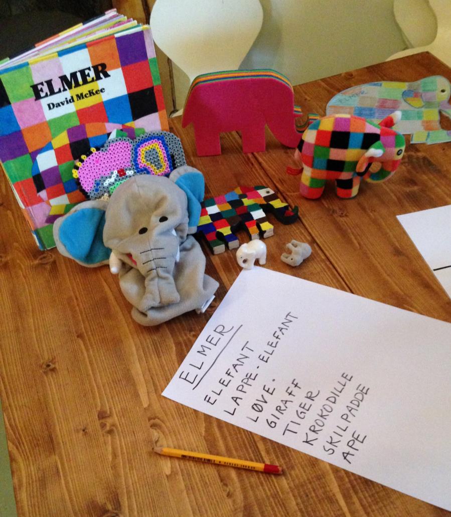 Språkkoffert med konkreter Formidle historien om Elmer som er en annerledes elefant