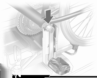 60 Oppbevaring og transport Trykk utløserspaken på stroppfestet, og fjern stroppfestet. Forberede sykkelen for transport på stativet Forhjulet til den bakerste sykkelen må vende mot høyre.
