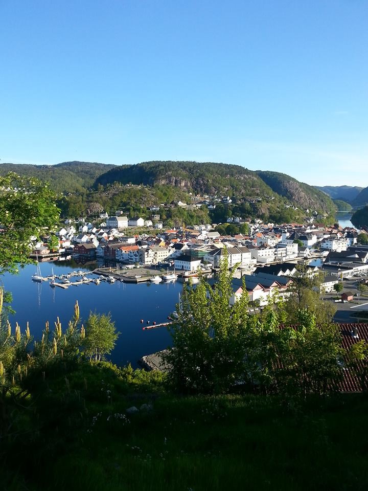 Verdiene kan ikke virkeliggjøres en gang for alle. Det vil være en vedvarende prosess. Alle mennesker er enestående og likeverdige.