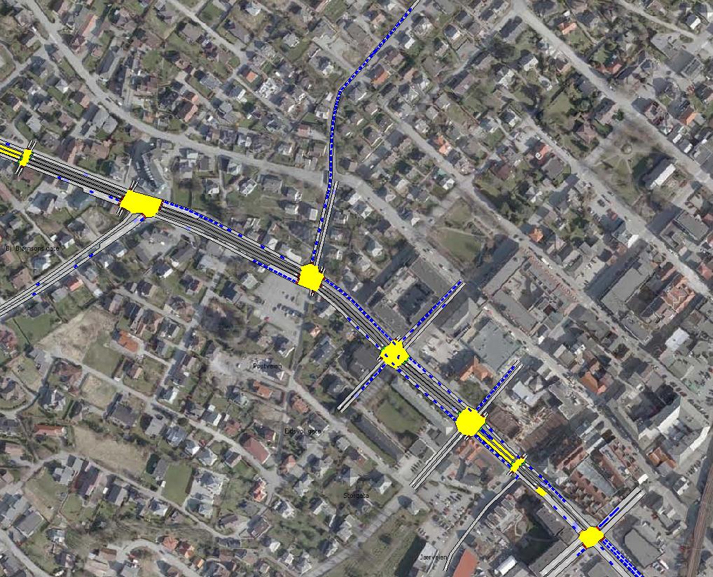 NOTAT Figur 5. Simulering av trafikken i alternativ 3. Køer bygger seg opp i Oalsgata, Eidsvoll gate fra nord og Postveien fra nord. Visuelt er det ikke store forskjeller mellom 5.3.1 og 5.3.2.