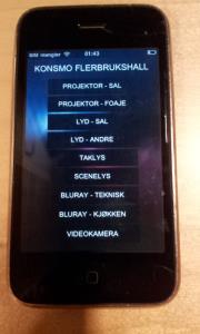 Trådløs styring i hallen Utstyr: Iphone (uten SIM kort) Skal ligge: Skap i trapperom (med lader) Funksjon: Kan gjøre det samme som panelet inne i hallen. Kan kun brukes inne i hallen. 1.