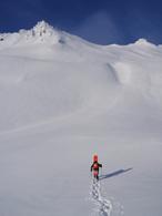 Svinetinden(1125 moh) Svinetinden er ikke blant de mest kjente toppene i Sunnmørsalpene, men er regnet for å være en veldig fin skitur.