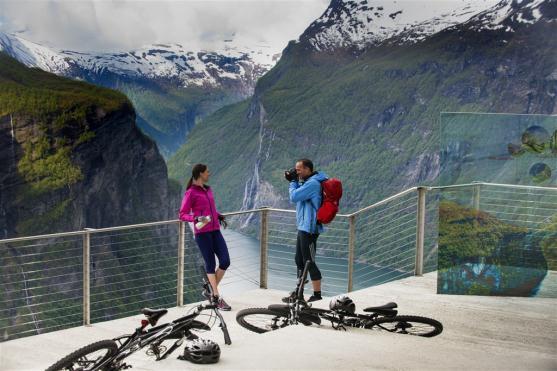 Innledning I 2012 har Innovasjon Norge satt i gang en landsdekkende turistundersøkelse som skal erstatte den tidligere gjennomførte gjesteundersøkelsen.