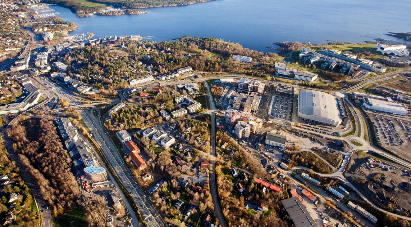 Fornebuportens beliggenhet 10 minutter fra Oslo sentrum Sentral beliggenhet mellom Lysaker og Fornebu