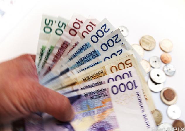 Potensfunksjoner Potensfunksjoner (123041) Live arver 300 000 kroner. Hun vil spare pengene. Den lokale banken tilbyr en årlig rente på 3 % per år. Dette svarer til en vekstfaktor på 1,03.