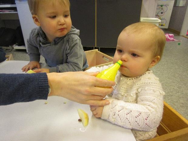 lime, appelsiner og sitron fra flaske. Det var spennende å følge barna, ansiktsuttrykkene har vært mange, overraskende og latterfylte.