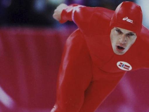 I 1990 vinner Johan Olav Koss VM på skøyter med tiden 14.42,52 på 10.