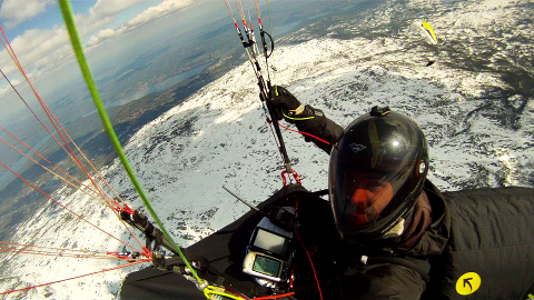 Laagendalsposten 10. mai 2016, kl. 22:34 Rekordtur i paraglider De fløy med paraglider fra Hvittingfoss til Østerdalen. Det er ny nordisk rekord i sin klasse!