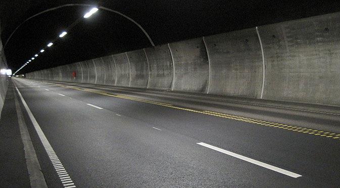 Handlingsprogrammet 2014-2017 Til sammen 265 riksvegtunneler omfattes av kravene i Tunnelsikkerhetsforskriften Om lag 200 av disse tunnelene har ulike avvik fra forskriftskravene, større og mindre,