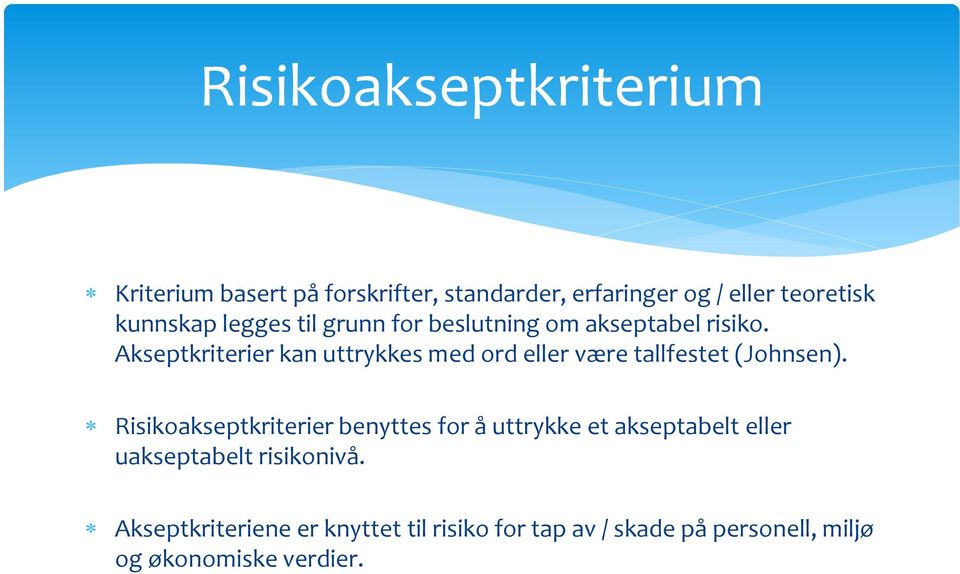 Akseptkriterier kan uttrykkes med ord eller være tallfestet (Johnsen).