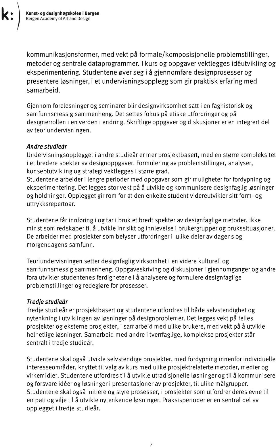 Gjennom forelesninger og seminarer blir designvirksomhet satt i en faghistorisk og samfunnsmessig sammenheng. Det settes fokus på etiske utfordringer og på designerrollen i en verden i endring.