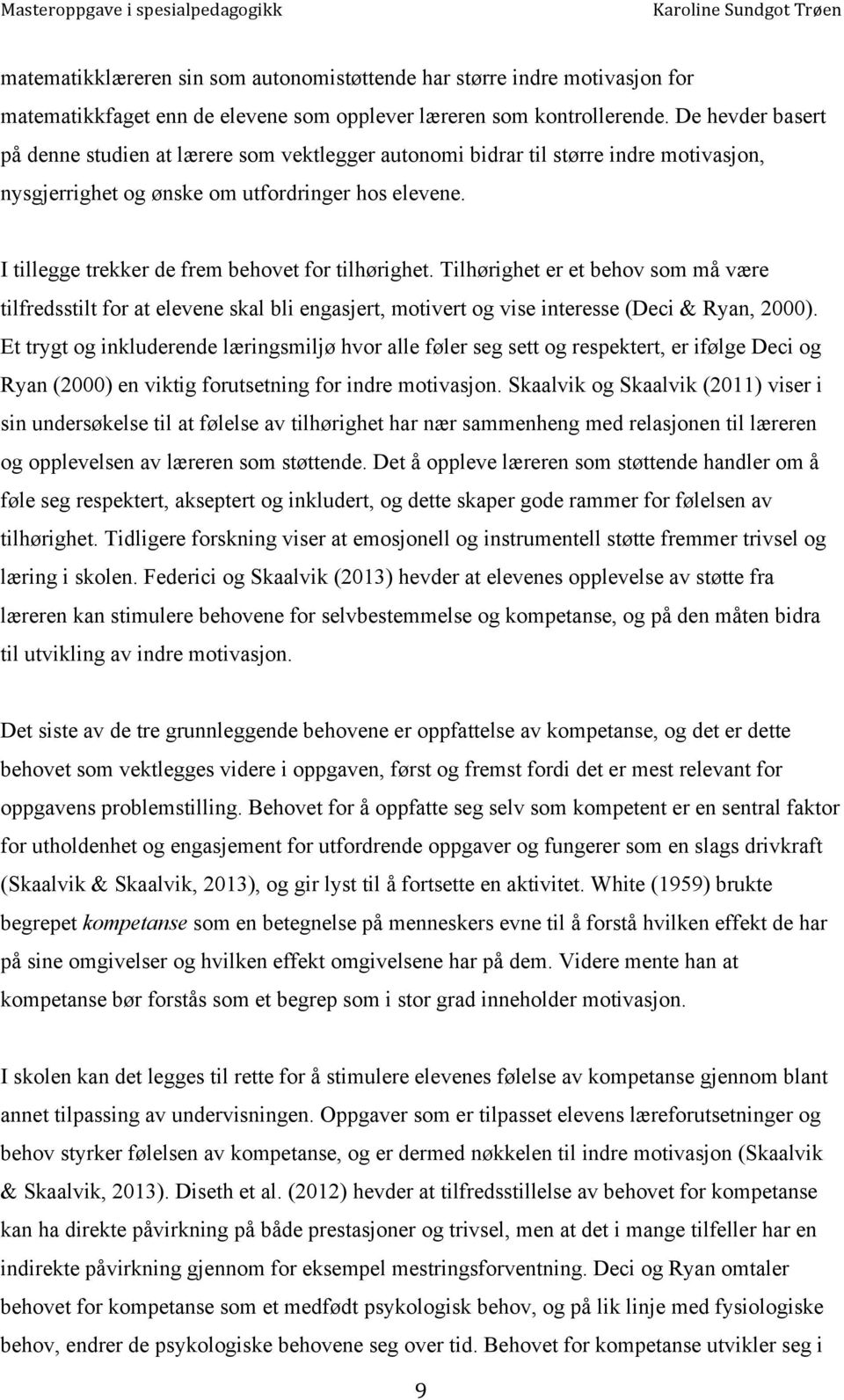 I tillegge trekker de frem behovet for tilhørighet. Tilhørighet er et behov som må være tilfredsstilt for at elevene skal bli engasjert, motivert og vise interesse (Deci & Ryan, 2000).