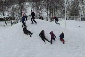 MANDAG 24. januar 2013 I friminuet Barna lekte i snøen.