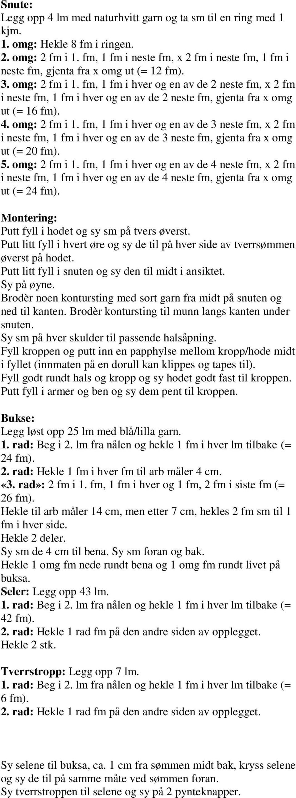 Sy på øyne. Brodèr noen kontursting med sort garn fra midt på snuten og ned til kanten. Brodèr kontursting til munn langs kanten under snuten. Sy sm på hver skulder til passende halsåpning.