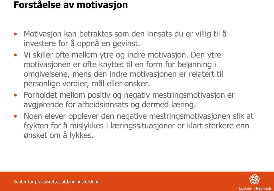 Den ytre motivasjonen er ofte knyttet til en form for belønning i omgivelsene, mens den indre motivasjonen er relatert til personlige verdier, mål