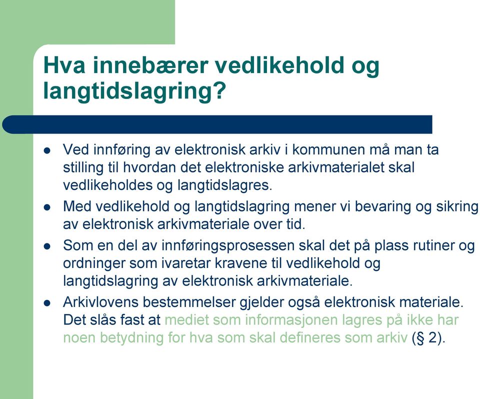 Med vedlikehold og langtidslagring mener vi bevaring og sikring av elektronisk arkivmateriale over tid.