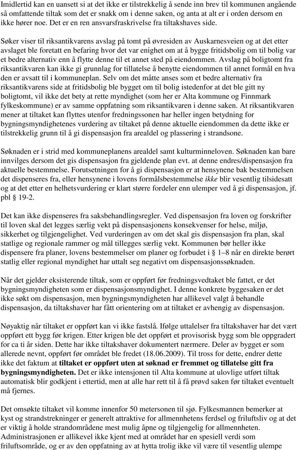 Søker viser til riksantikvarens avslag på tomt på øvresiden av Auskarnesveien og at det etter avslaget ble foretatt en befaring hvor det var enighet om at å bygge fritidsbolig om til bolig var et