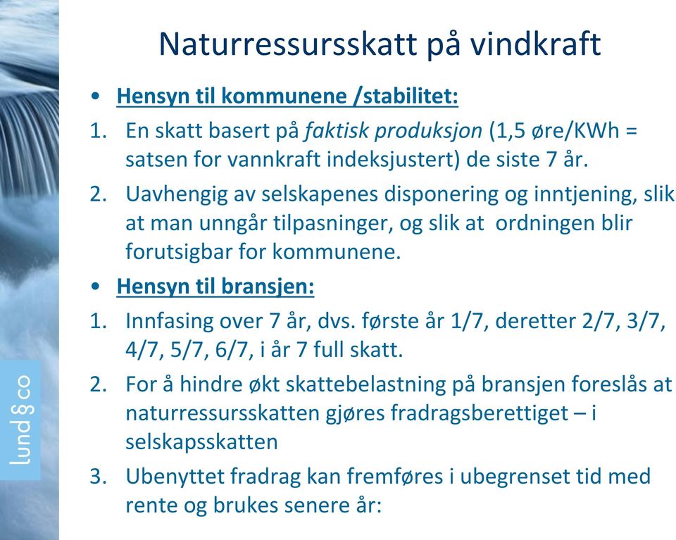 Uavhengig av selskapenes disponering og inntjening, slik at man unngår tilpasninger, og slik at ordningen blir forutsigbar for kommunene.