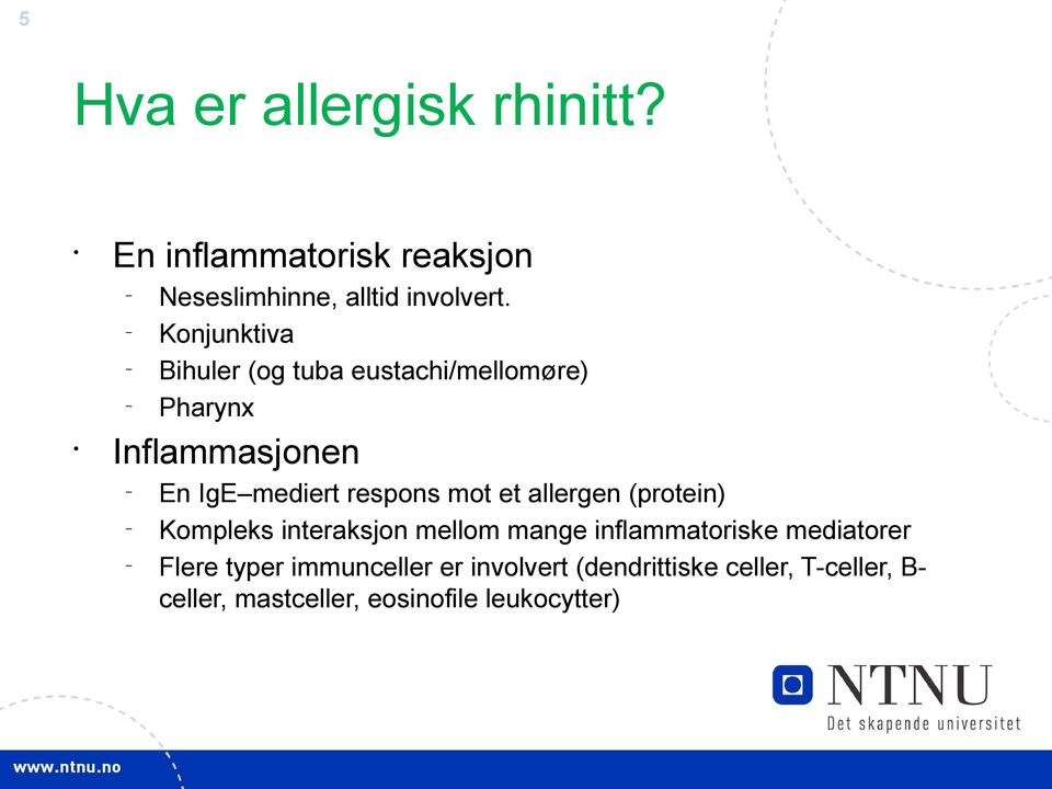 mot et allergen (protein) Kompleks interaksjon mellom mange inflammatoriske mediatorer Flere