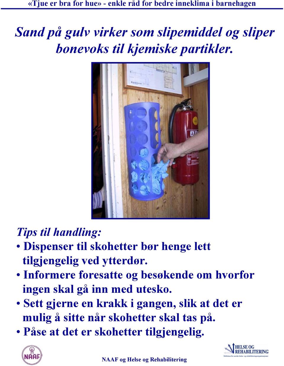 Informere foresatte og besøkende om hvorfor ingen skal gå inn med utesko.