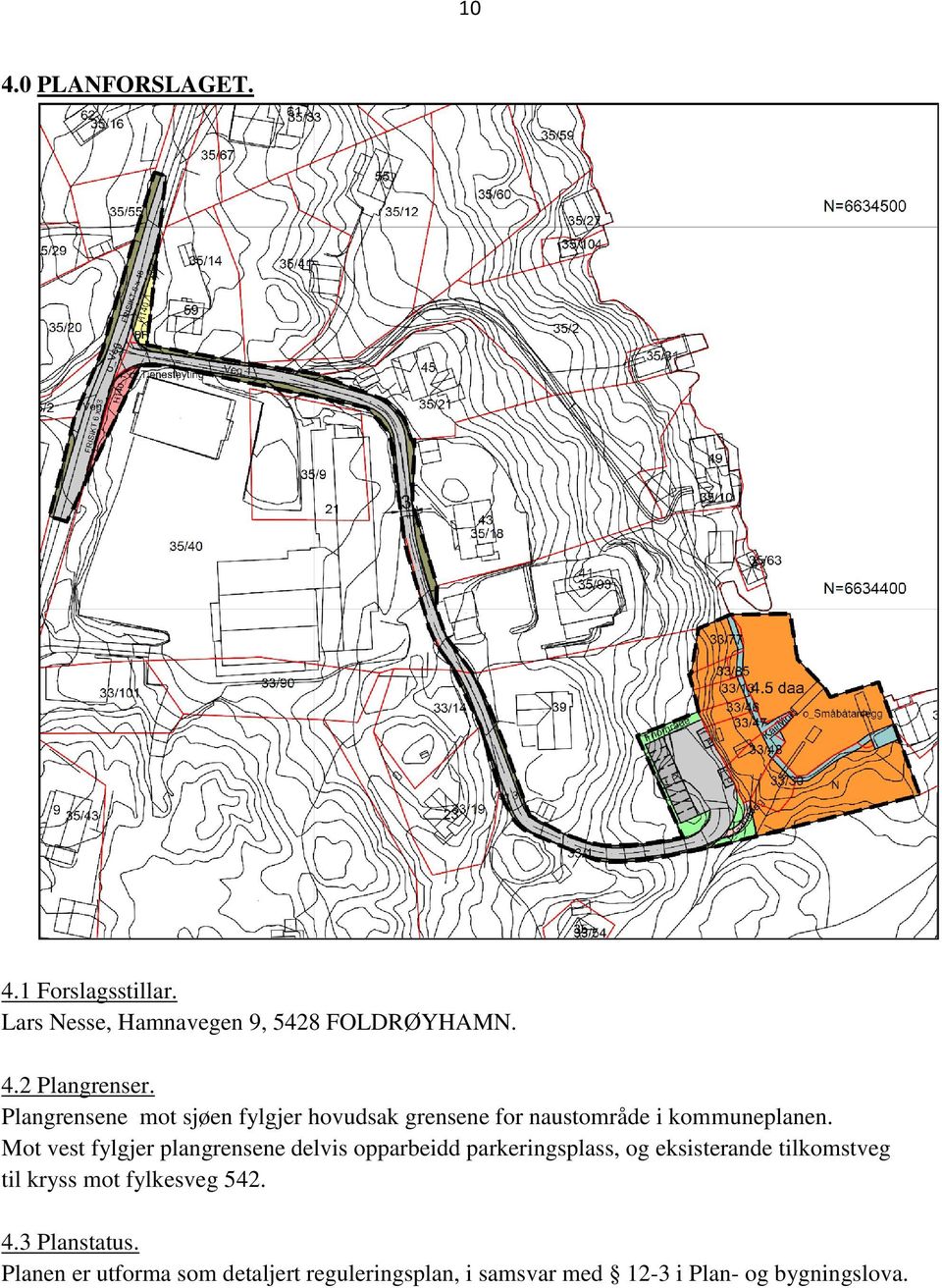 Mot vest fylgjer plangrensene delvis opparbeidd parkeringsplass, og eksisterande tilkomstveg til kryss