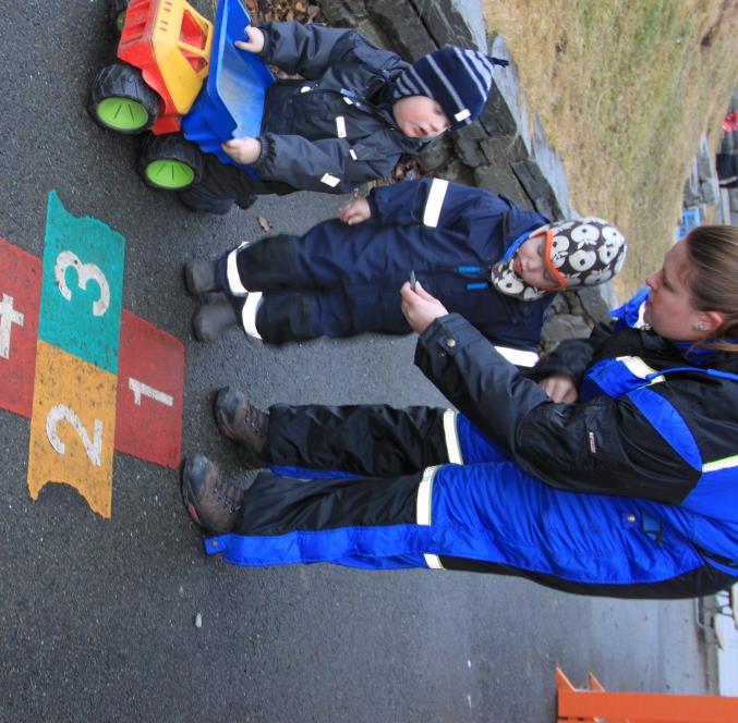 Studenten vår, Jens, hadde i oppgave å se på barnas motorikk.