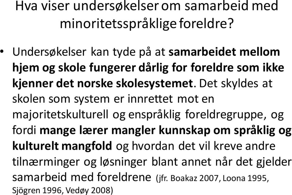 Det skyldes at skolen som system er innrettet mot en majoritetskulturell og enspråklig foreldregruppe, og fordi mange lærer mangler