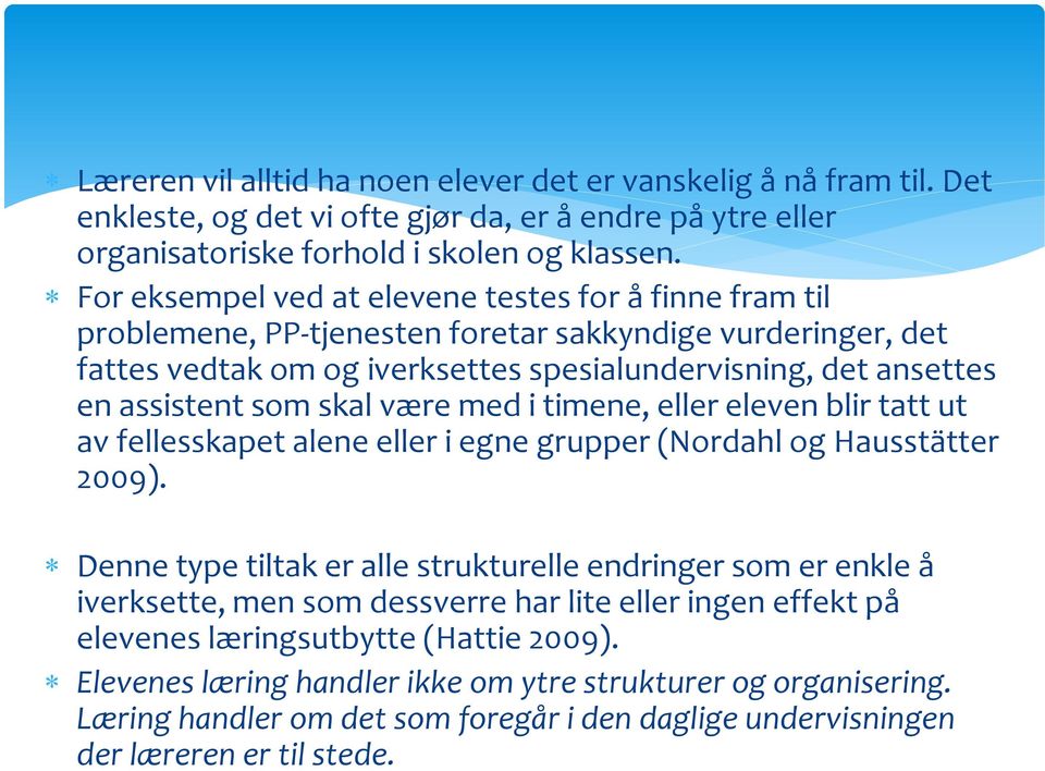 skal være med i timene, eller eleven blir tatt ut av fellesskapet alene eller i egne grupper (Nordahl og Hausstätter 2009).