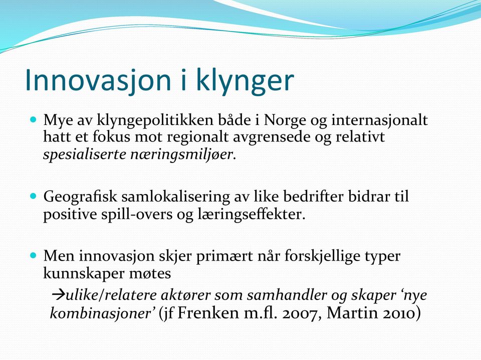 Geografisk samlokalisering av like bedrifter bidrar til positive spill- overs og læringseffekter.