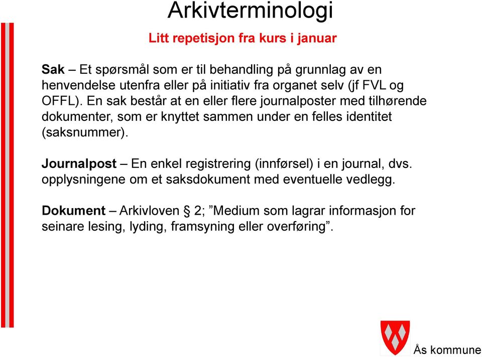 En sak består at en eller flere journalposter med tilhørende dokumenter, som er knyttet sammen under en felles identitet (saksnummer).