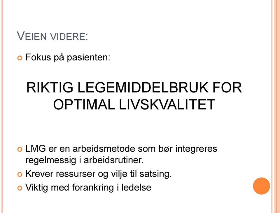 bør integreres regelmessig i arbeidsrutiner.