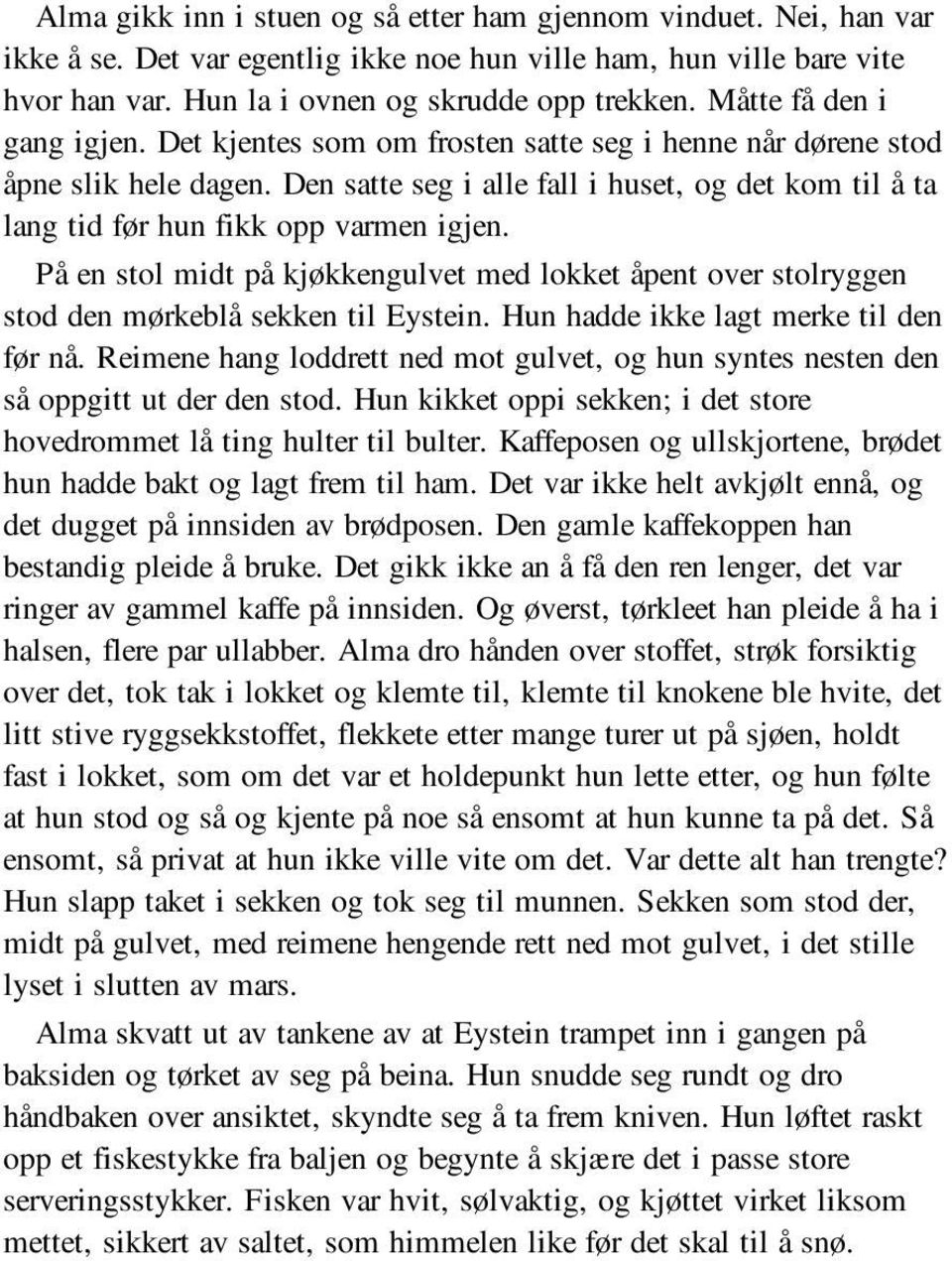 Den satte seg i alle fall i huset, og det kom til å ta lang tid før hun fikk opp varmen igjen. På en stol midt på kjøkkengulvet med lokket åpent over stolryggen stod den mørkeblå sekken til Eystein.