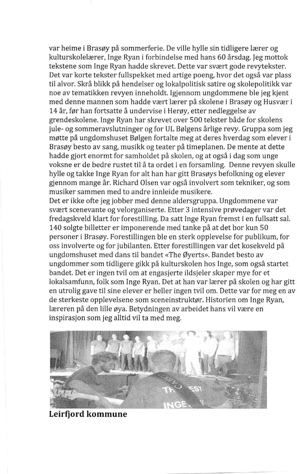 Skrå blikk på hendelser og lokalpolitisk satire og skolepolitikk var noe av tematikken revyen inneholdt.