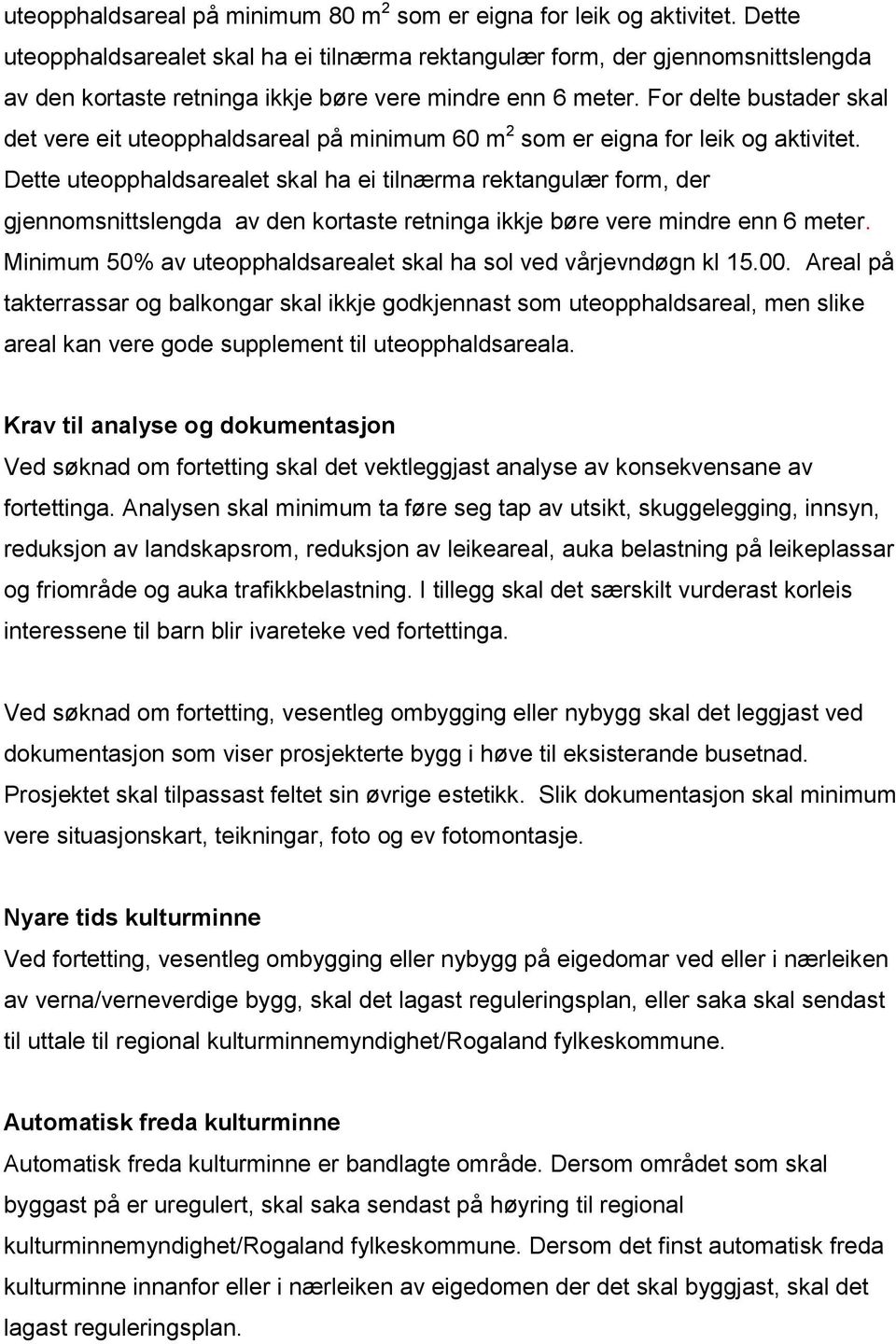 For delte bustader skal det vere eit uteopphaldsareal på minimum 60 m 2 som er eigna for leik og aktivitet.  Minimum 50% av uteopphaldsarealet skal ha sol ved vårjevndøgn kl 15.00.