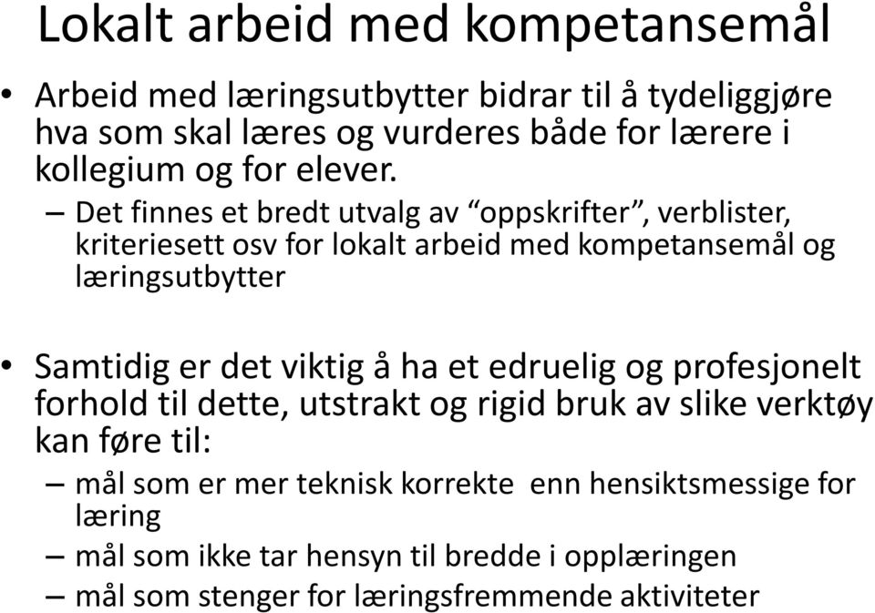 Det finnes et bredt utvalg av oppskrifter, verblister, kriteriesett osv for lokalt arbeid med kompetansemål og læringsutbytter Samtidig er det