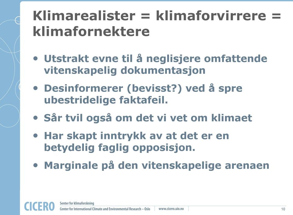 ) ved å spre ubestridelige faktafeil.