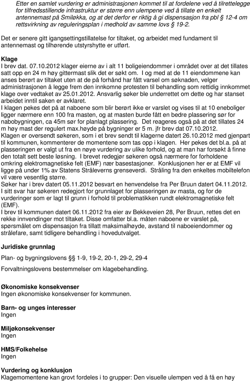 Det er senere gitt igangsettingstillatelse for tiltaket, og arbeidet med fundament til antennemast og tilhørende utstyrshytte er utført. Klage I brev dat. 07.10.