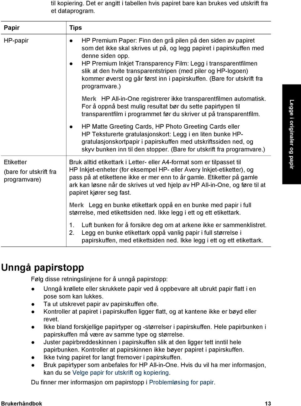 HP Premium Inkjet Transparency Film: Legg i transparentfilmen slik at den hvite transparentstripen (med piler og HP-logoen) kommer øverst og går først inn i papirskuffen.