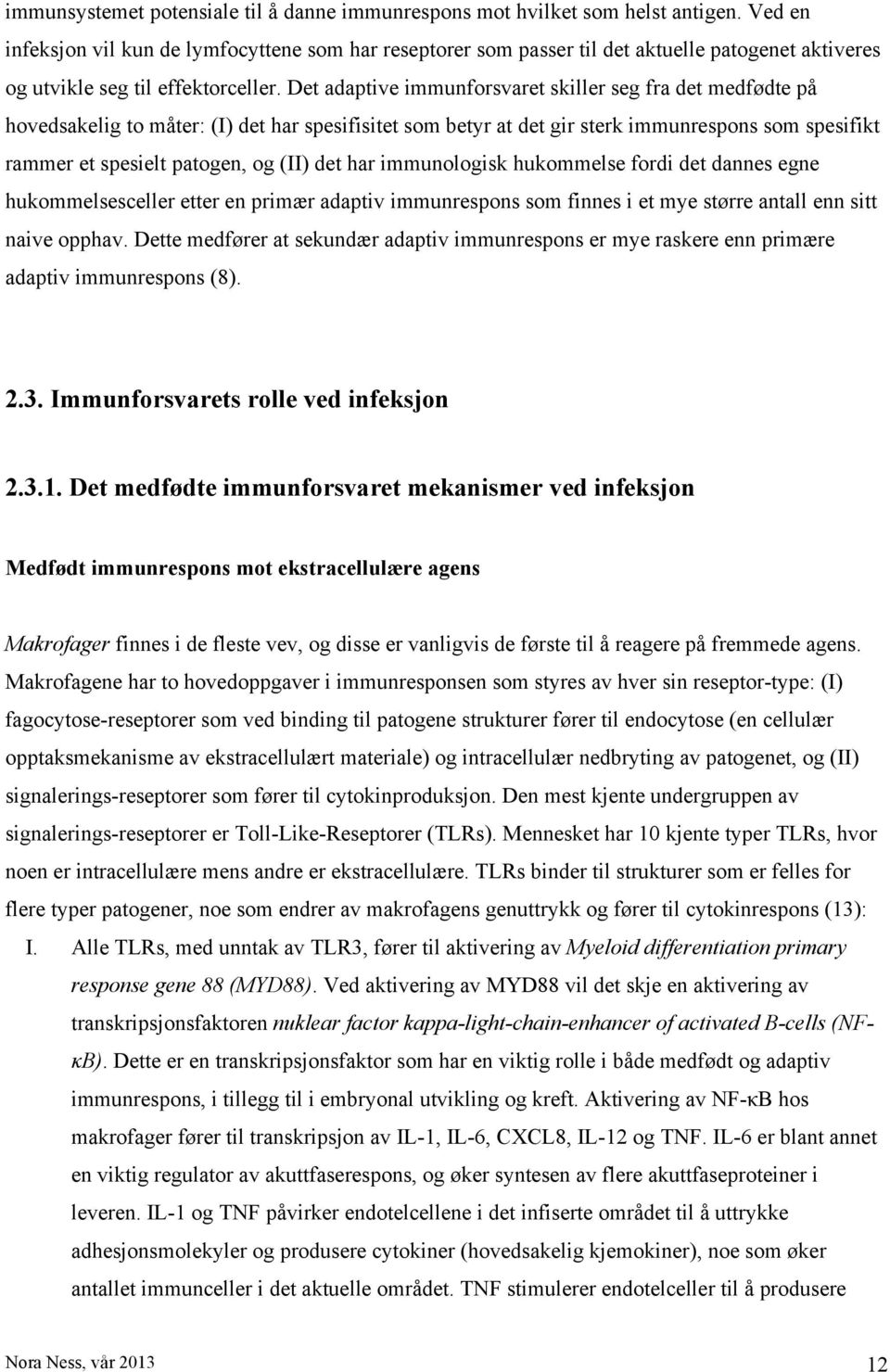 Det adaptive immunforsvaret skiller seg fra det medfødte på hovedsakelig to måter: (I) det har spesifisitet som betyr at det gir sterk immunrespons som spesifikt rammer et spesielt patogen, og (II)