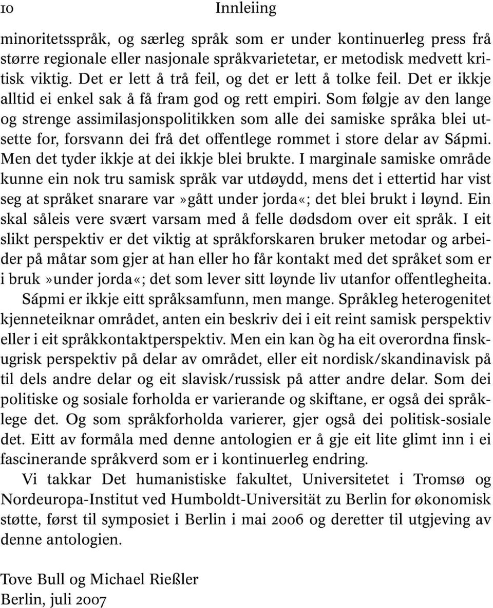 Som følgje av den lange og strenge assimilasjonspolitikken som alle dei samiske språka blei utsette for, forsvann dei frå det offentlege rommet i store delar av Sápmi.