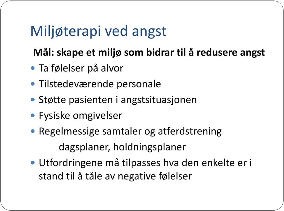 Fysiske omgivelser Regelmessige samtaler og atferdstrening dagsplaner,