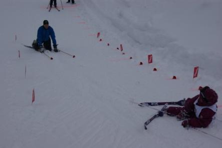 Observasjon 1: Mange av ungene klatret opp bakken på samme måte som proffene i Tour de Ski, og de fleste